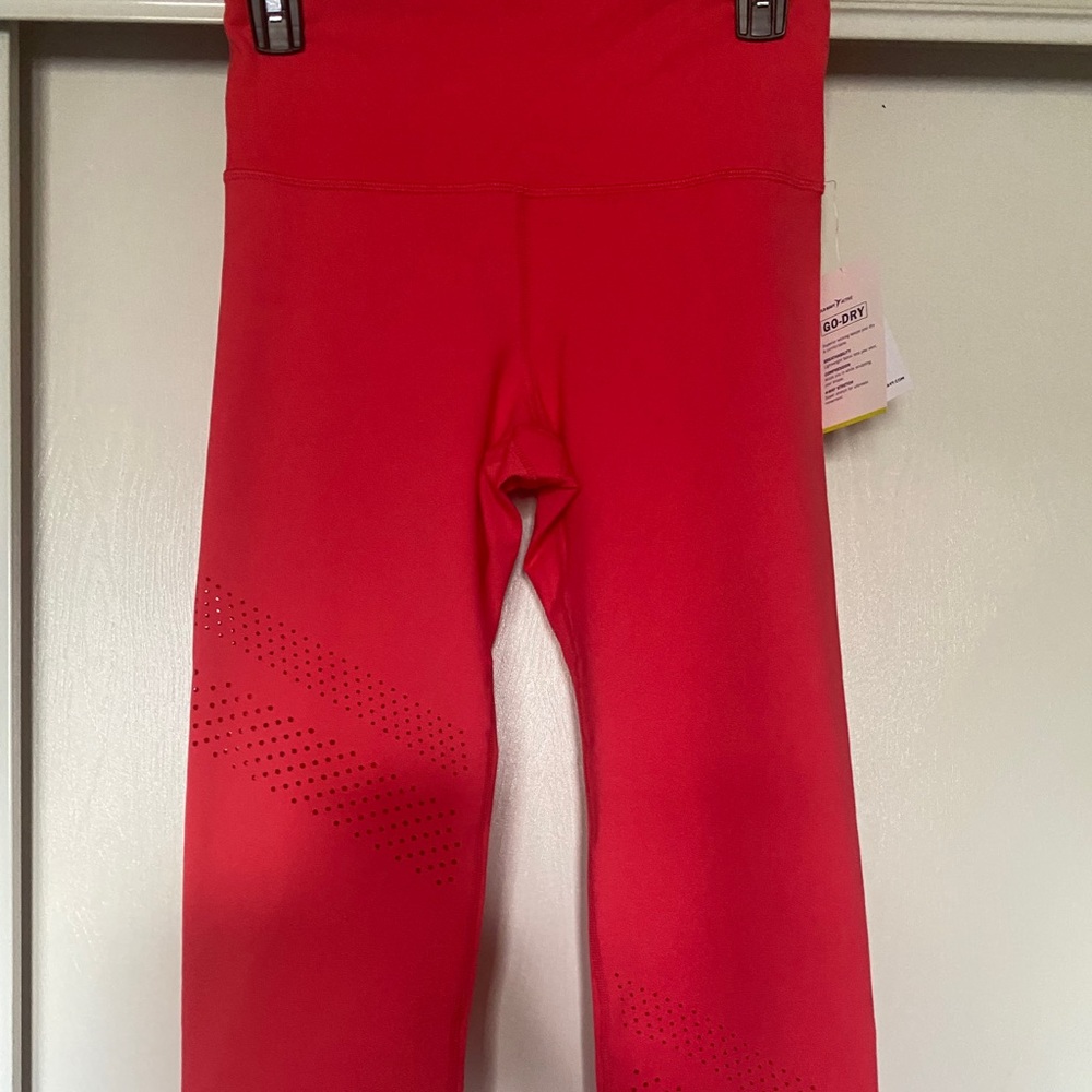 🆕 Women's Elevated Legging Crop - Size M